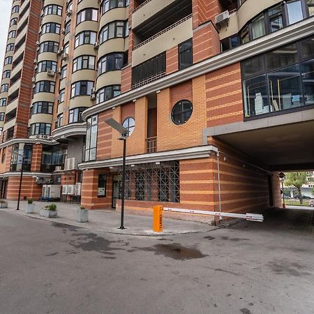 New Building Near Arena City Lesi Ukrainky 7A Kyiv Exterior photo