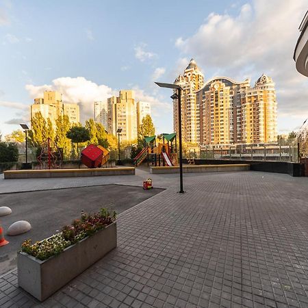 New Building Near Arena City Lesi Ukrainky 7A Kyiv Exterior photo