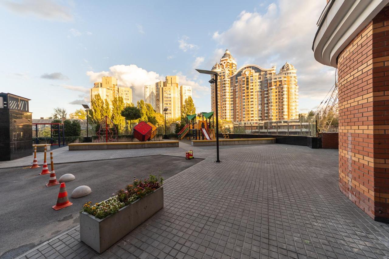 New Building Near Arena City Lesi Ukrainky 7A Kyiv Exterior photo